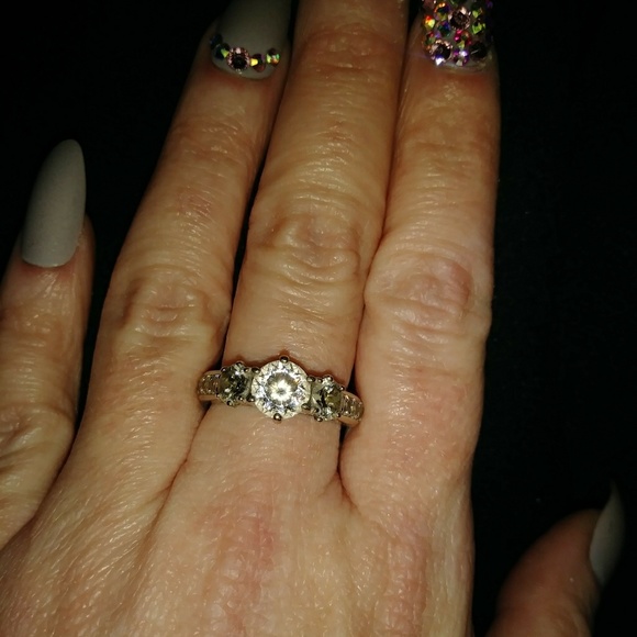 Ladies size 8 .925 Silver ring - Picture 4 of 5